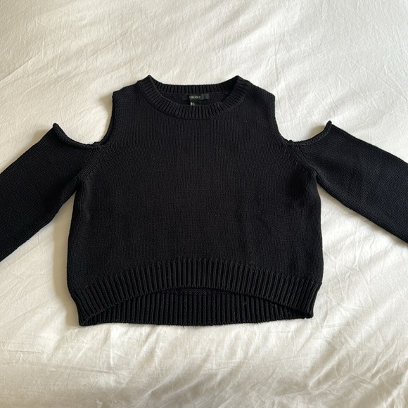 Forever 21 Cut out sweater - Picture 2 of 3
